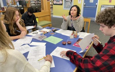 US French Students Go On a Treasure Hunt of Winter Holiday Traditions